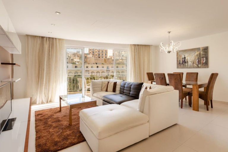 Prime Seaside Spot! St Julians Luxury Apartment Main Image