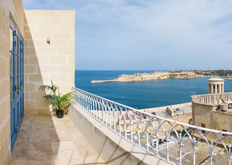 Rare Valletta Seaview Penthouse! GardenVIEW + WiFi Main Image