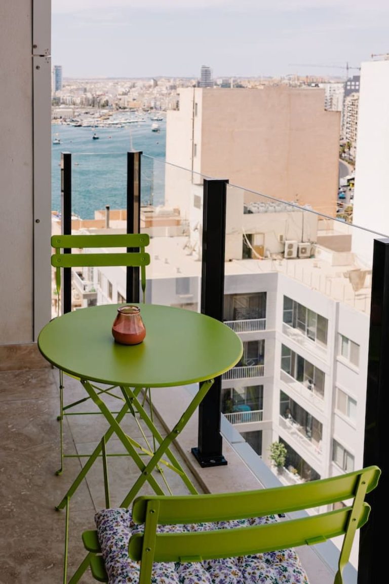 Luxury Mainstreet Sliema Suite! WiFi + Beach! Main Image