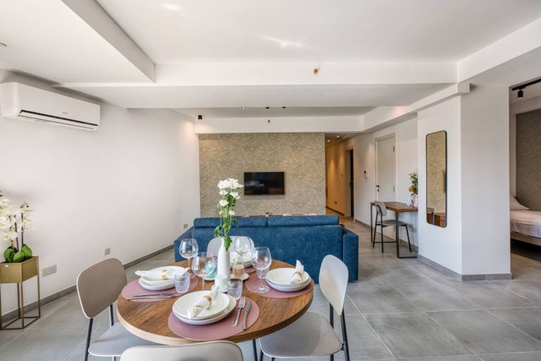 Stylish Apartment Heart of St. Julian’s Sleeps 5! Main Image