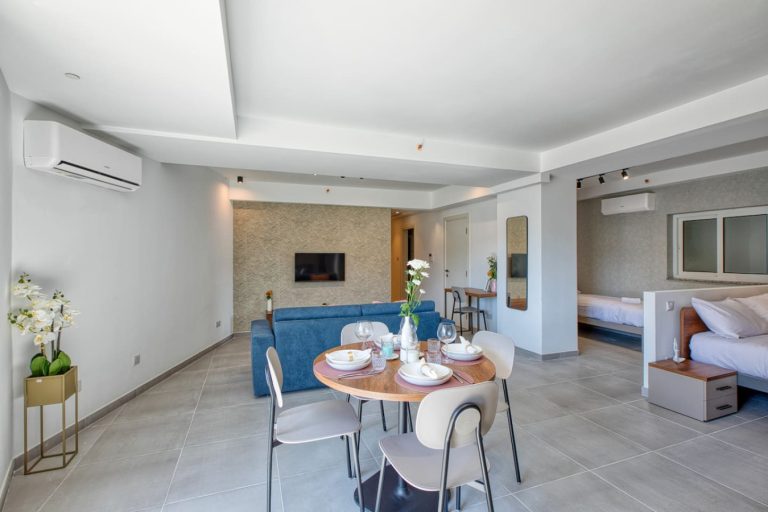 Stunning apartment Heart of St. Julian’s Sleeps 5! Main Image