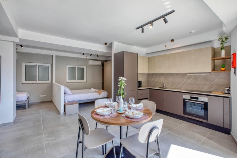 Luxury Apartment Heart of St. Julian’s  Sleeps 5 Main Image