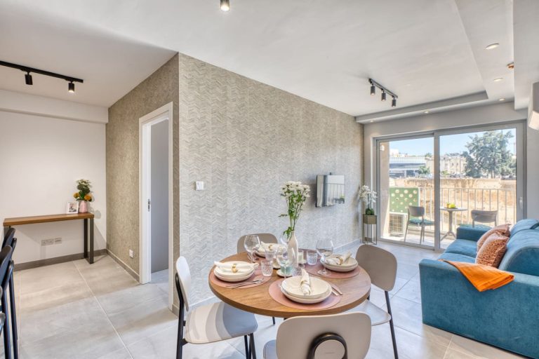 Stylish 1 Bedroom Central St. Julian’s Sleeps 4! Main Image