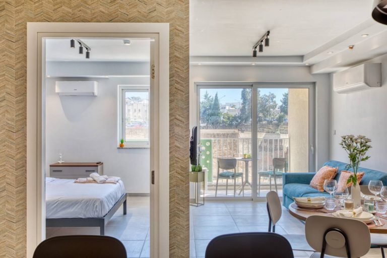 Central 1 Bedroom St. Julian’s Sleeps 4! Main Image