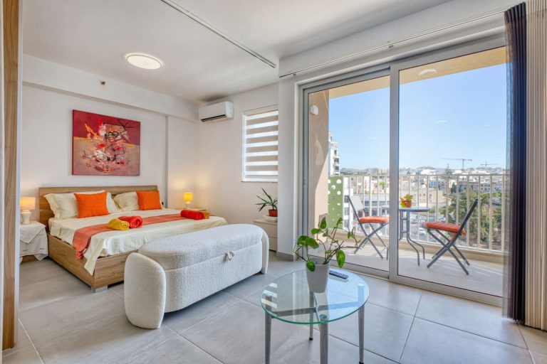 Stunning Studio Heart of St. Julian’s Sleeps 4! Main Image