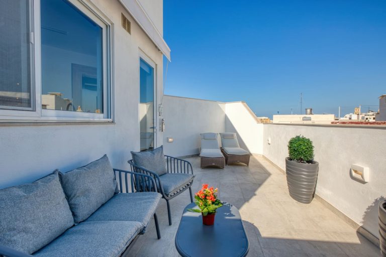 St Venera Penthouse | 2 Balconies & Big Screen TV Main Image