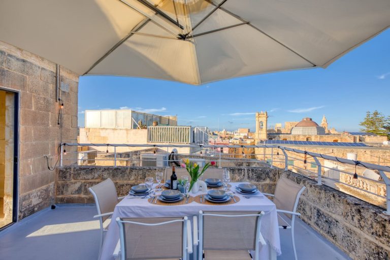 Stunning 3BR breathtaking views outdoor dining Main Image