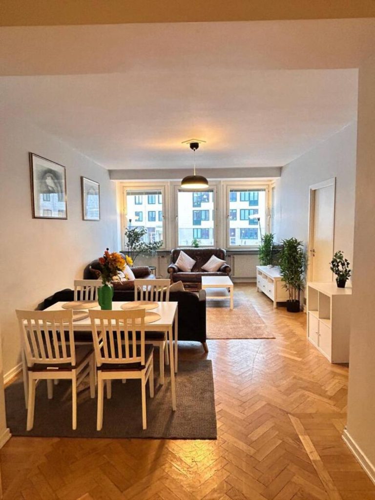 Spacious 4BR Apartment in Central Gothenburg Main Image