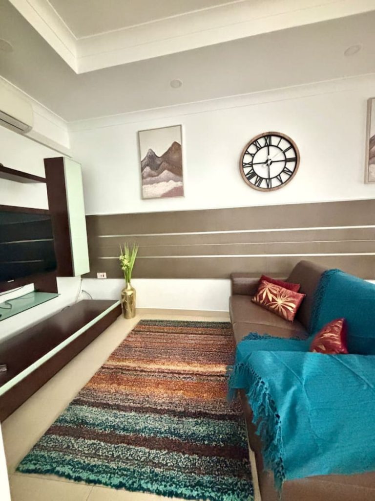 Spacious 1 BD Retreat Cafes,Wine Bars & Old Town Main Image